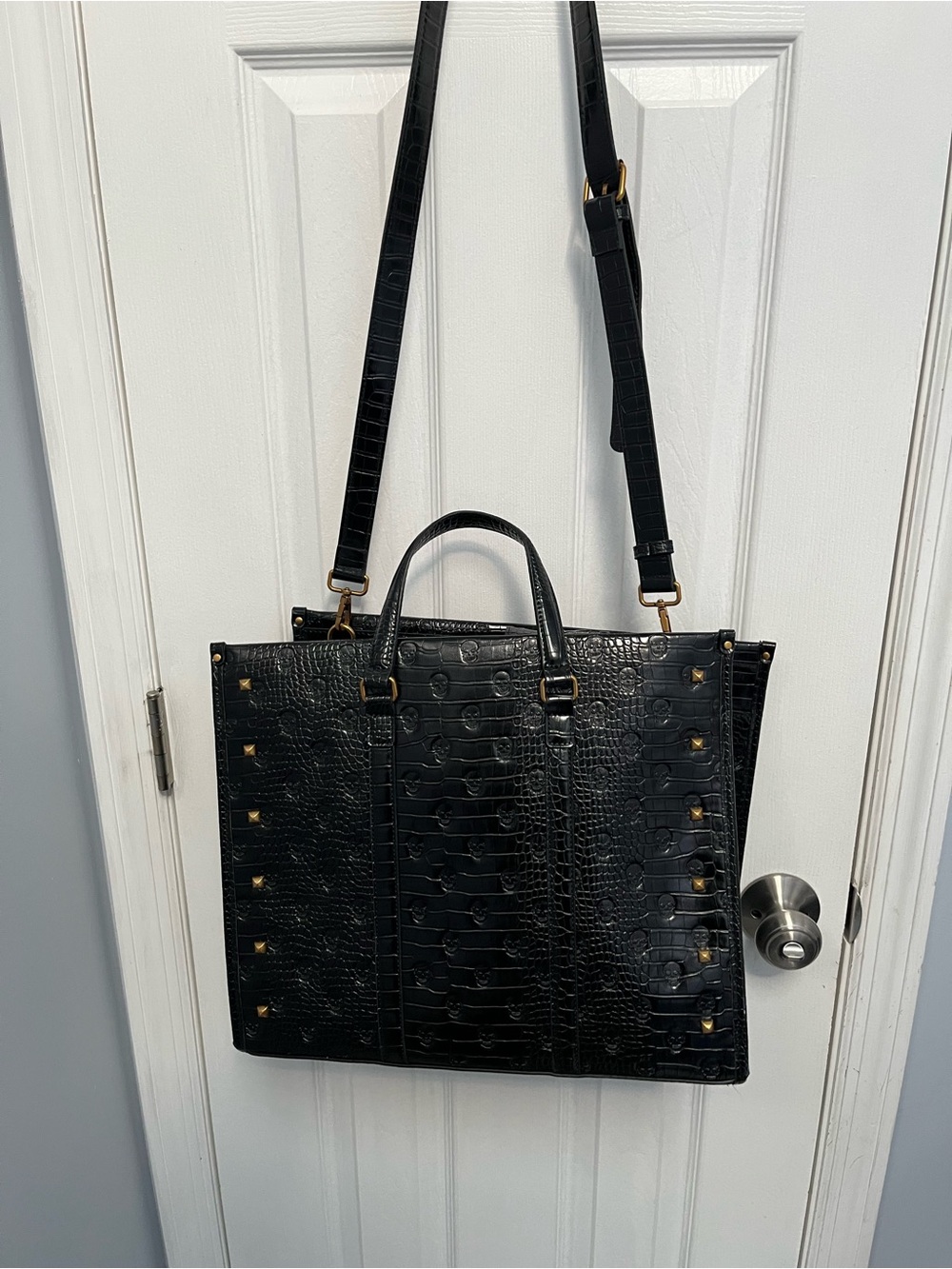 Betsey Johnson Black Skull Studded Shoulder Crossbody Gold Hardware Charm Goth - Picture 14 of 16